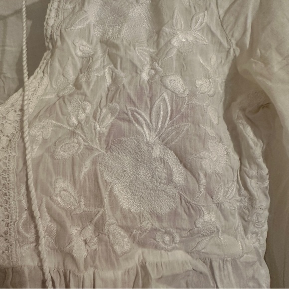 GAP Beautiful Embroidered Top Rayon Cotton3/4 Sleeves women S - Picture 3 of 9